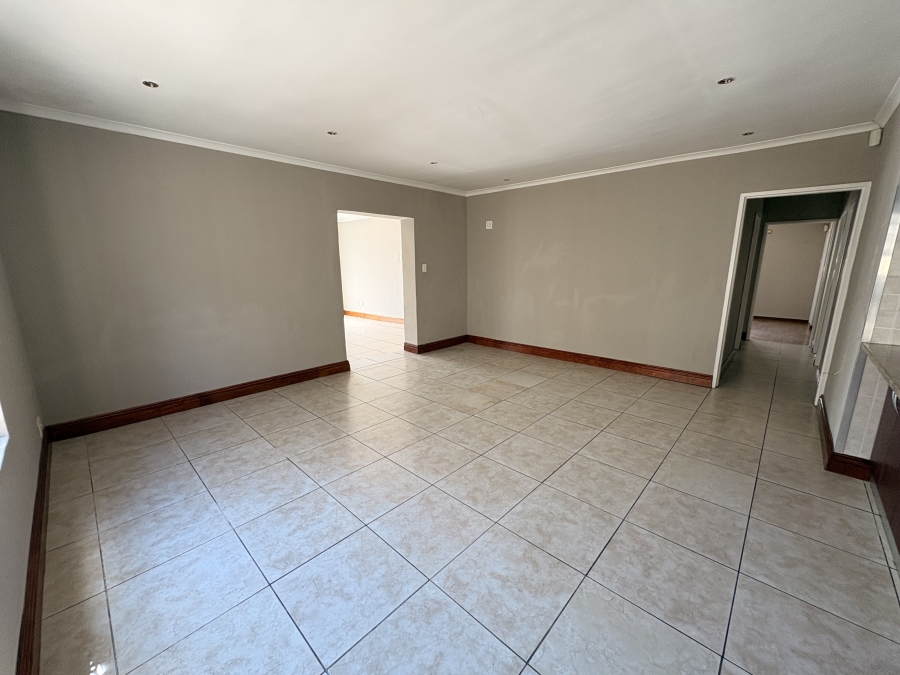 To Let 4 Bedroom Property for Rent in Kirstenhof Western Cape